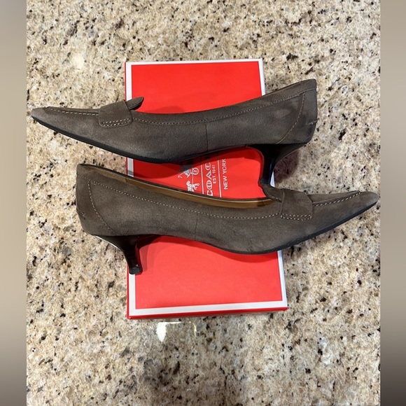 Coach Winnie Feathered Grey Suede Pointed Toe Kitten Heels - Picture 8 of 16